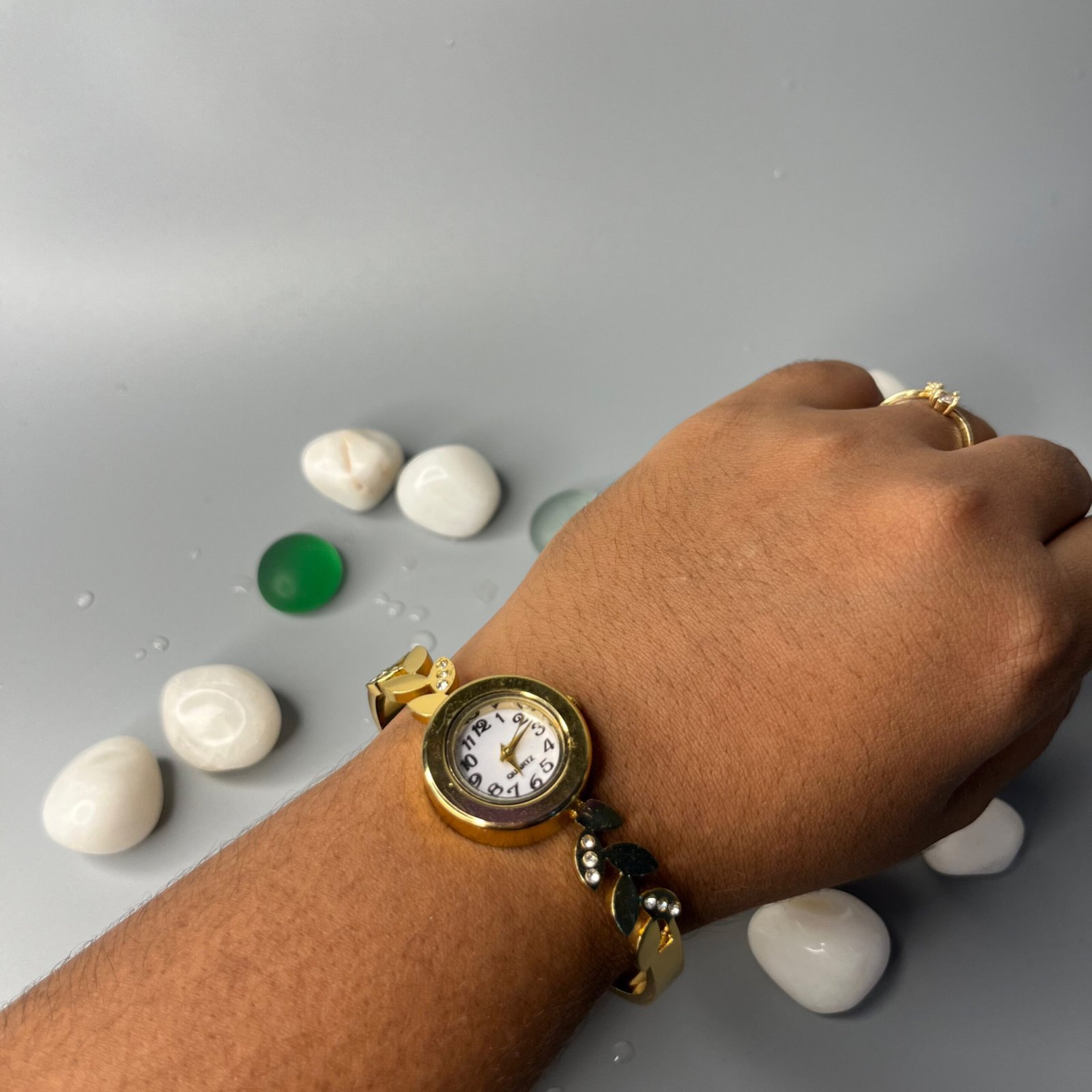 Leaf stone watch