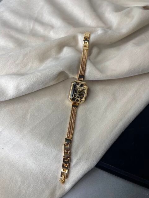 Bossy watch